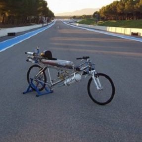 رکورد سرعت دوچرخه شکسته شد ، ۳۳۳ کیلومتر بر ساعت !