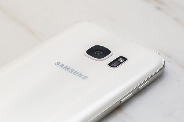 سامسونگ از Galaxy S7 Edge و  Galaxy S7 پرده برداشت