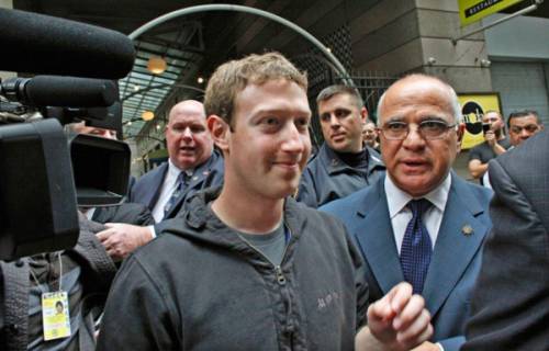 گروهی از سهامداران فیسبوک خواستار برکناری مارک زاکربرگ هستند